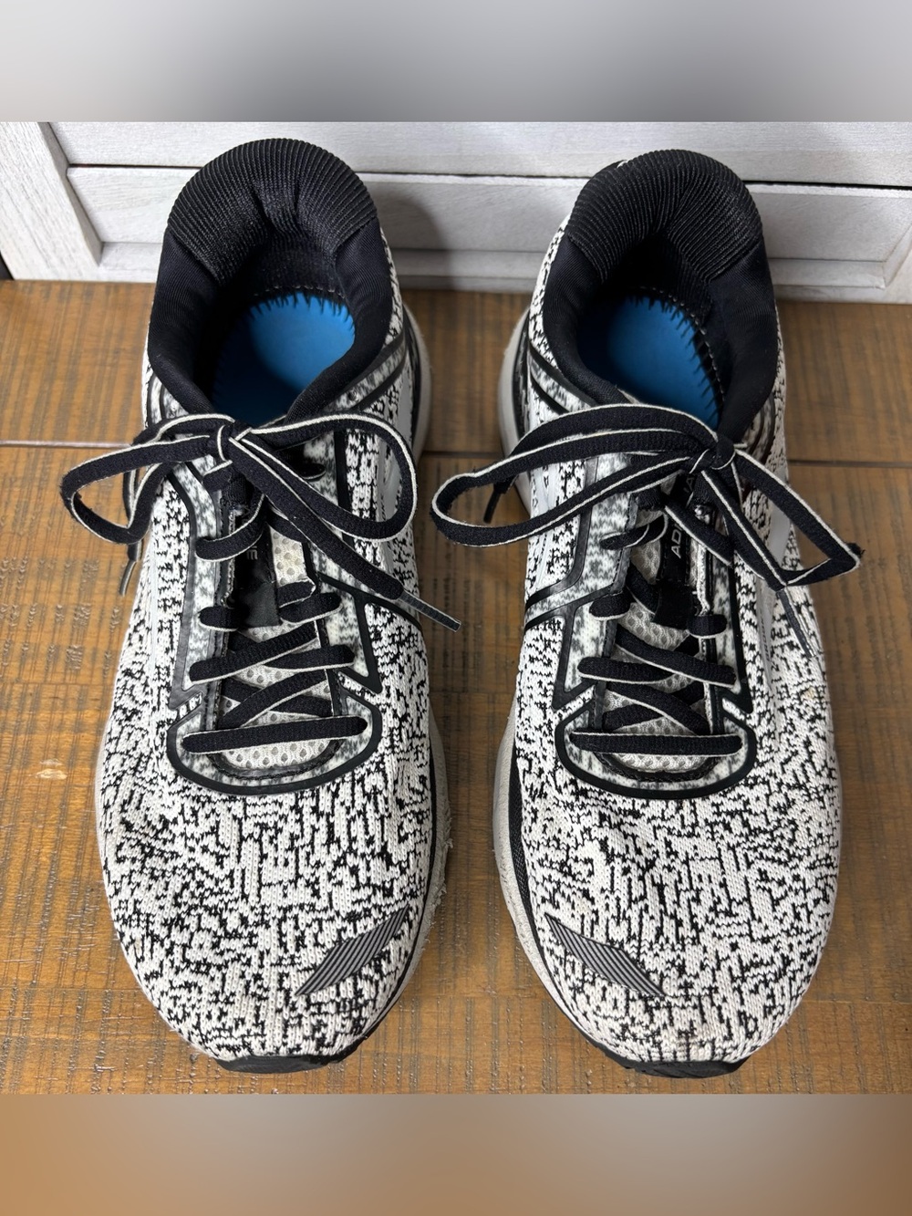 Brooks Adrenaline GTS 20 Oreo Black White Running Shoes Womens 9 M No Insoles - Picture 2 of 16